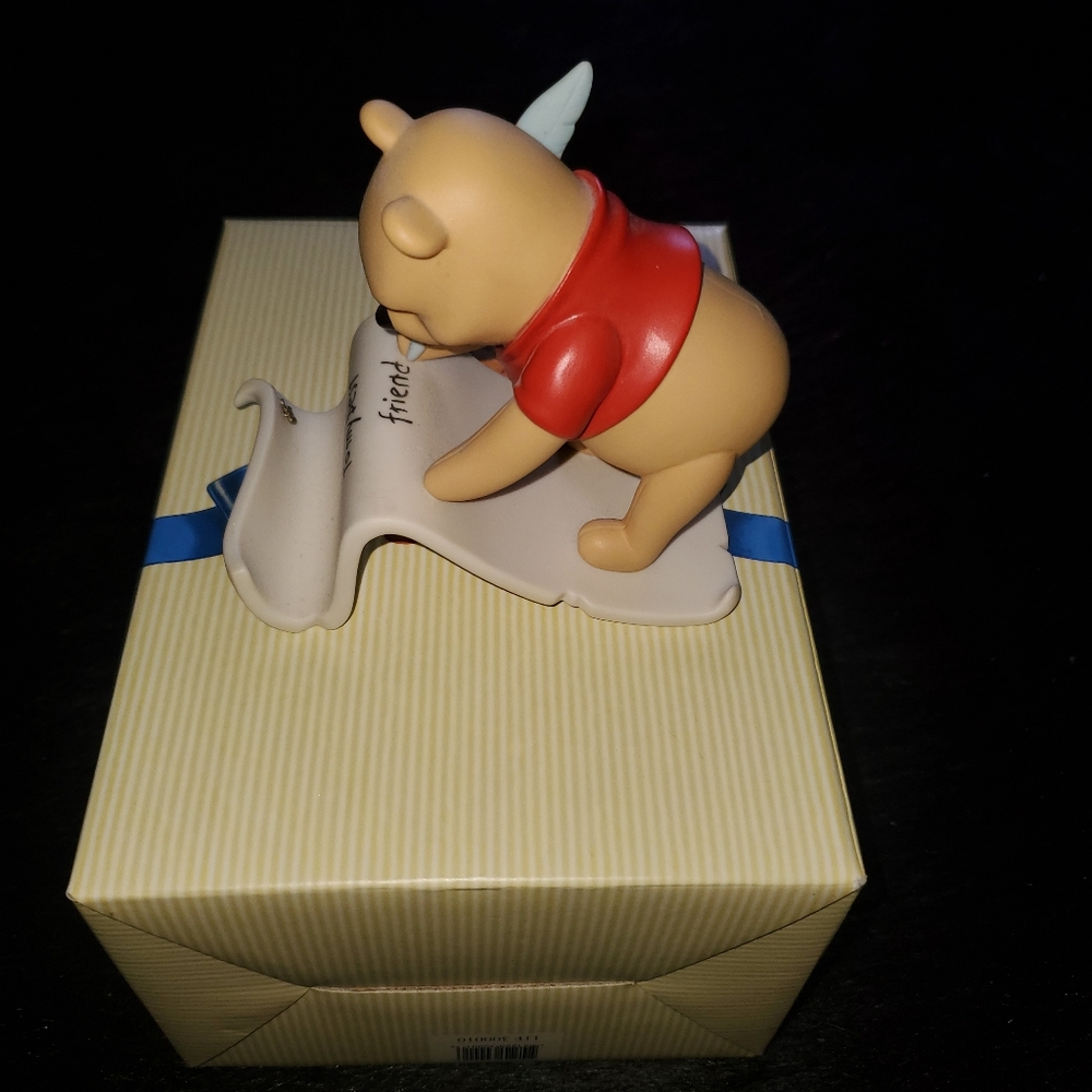 Disney- Pooh Figurine - Pooh spells friendship "Y-O-U"